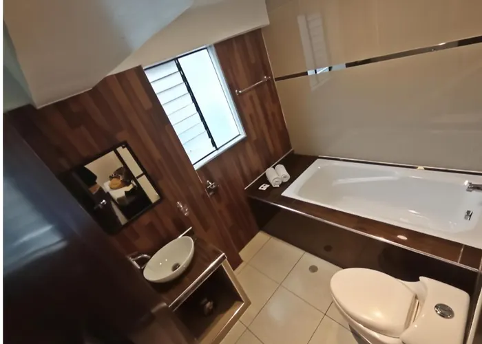 Hidden Garden Hotel 3*